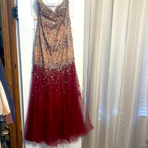 Red mermaid/drop waist style prom dress - Picture 1 of 6